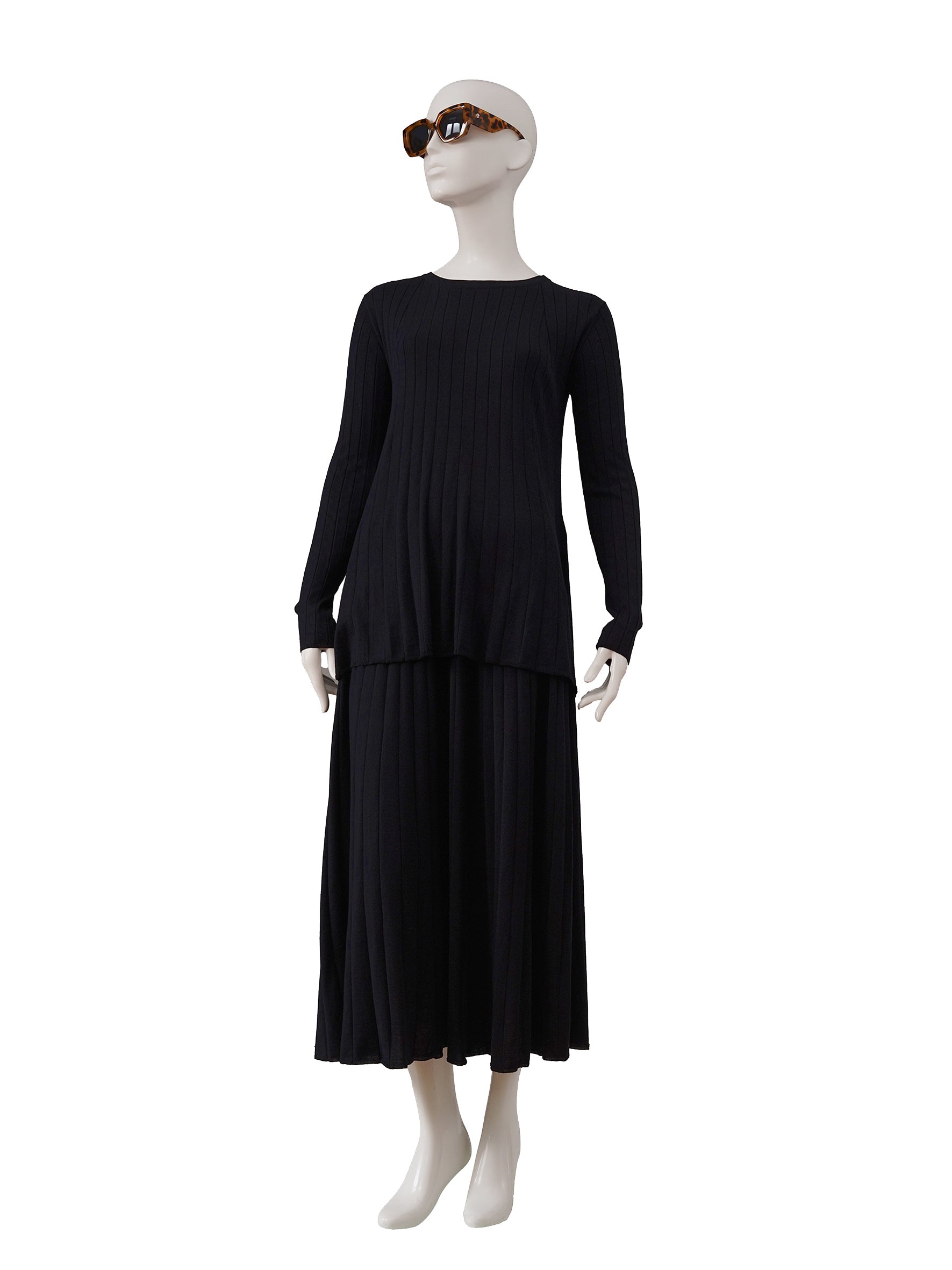 Dark blue pleated knit skirt